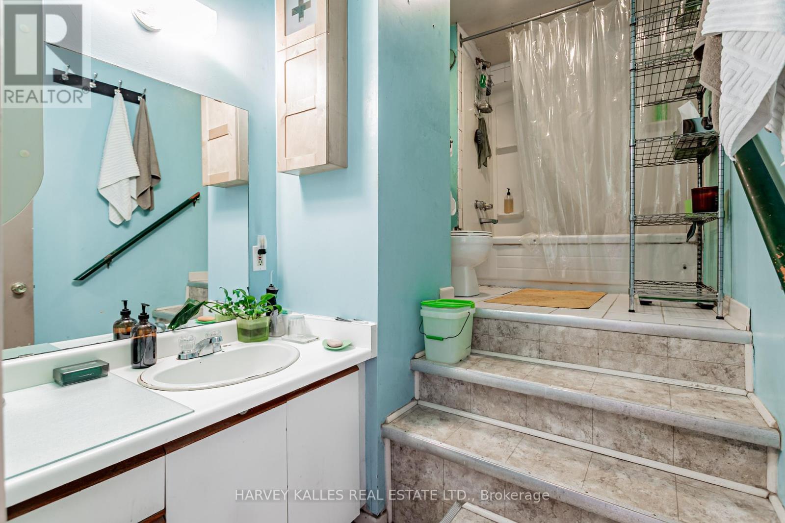 Photo 9 of 343 Greenwood Avenue, Toronto ON