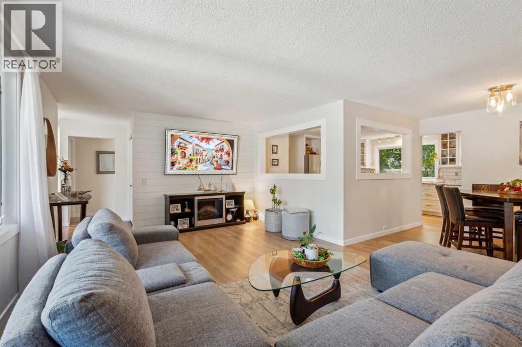 Photo 10 of 343 Canterbury Drive Sw, Calgary AB