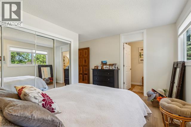 Photo 16 of 343 Canterbury Drive Sw, Calgary AB