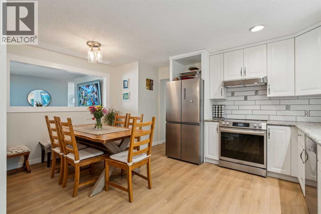 Photo 13 of 343 Canterbury Drive Sw, Calgary AB