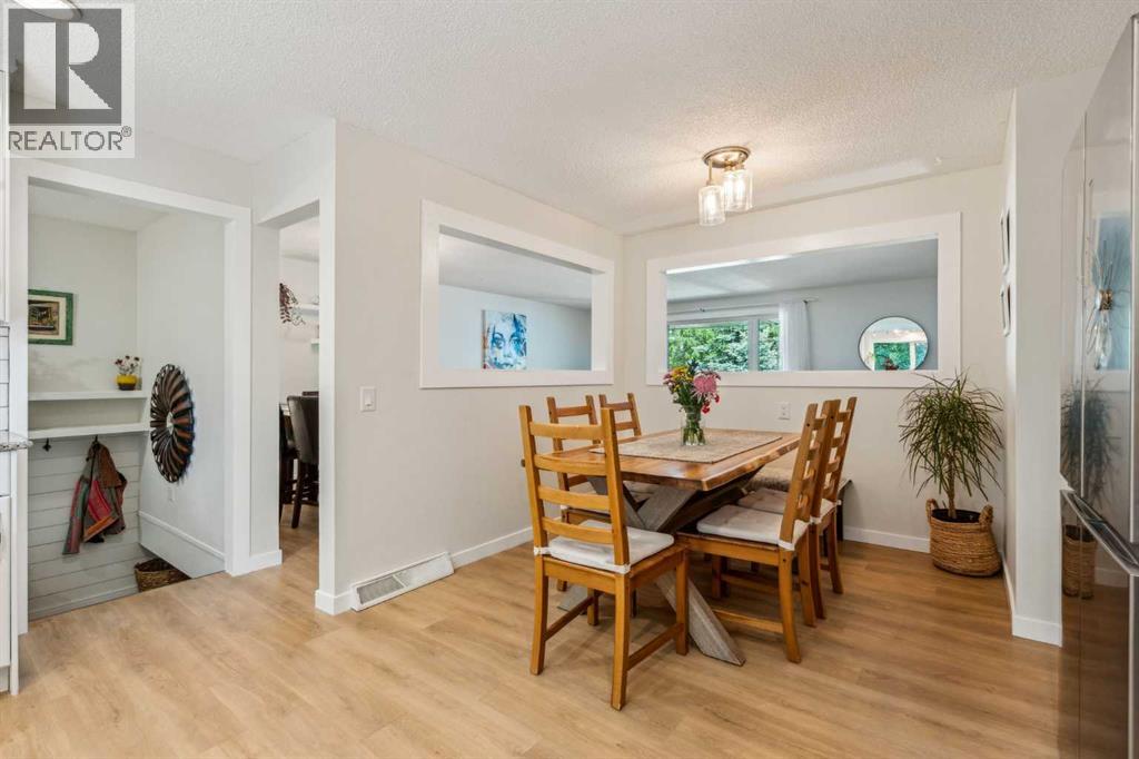 Photo 14 of 343 Canterbury Drive Sw, Calgary AB