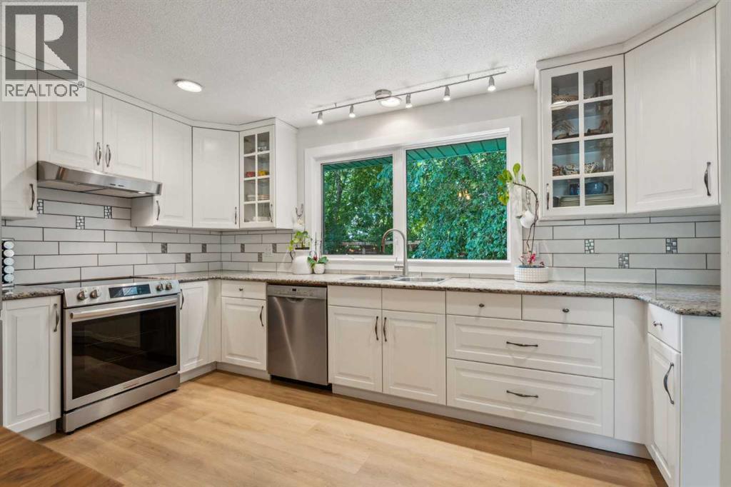 Photo 12 of 343 Canterbury Drive Sw, Calgary AB