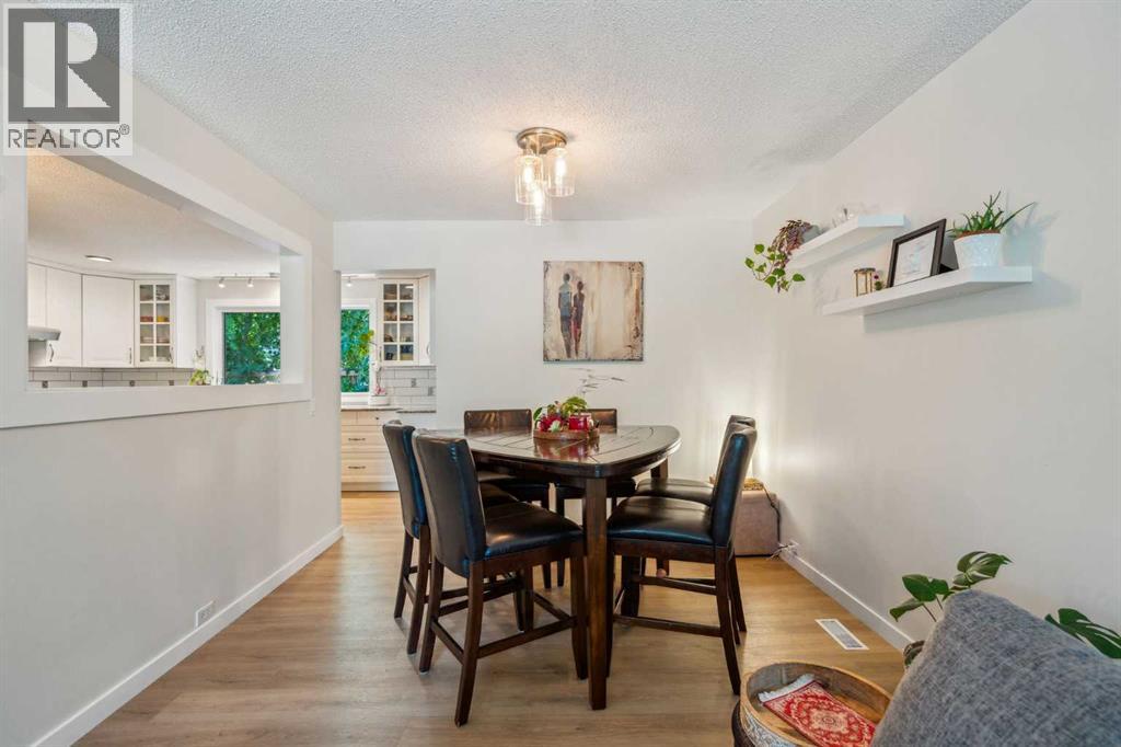 Photo 11 of 343 Canterbury Drive Sw, Calgary AB