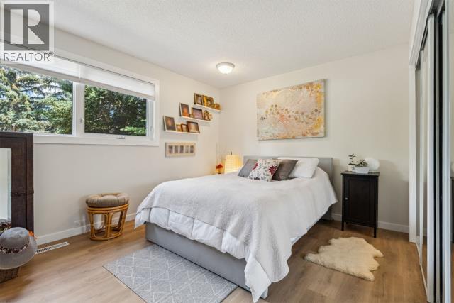 Photo 15 of 343 Canterbury Drive Sw, Calgary AB