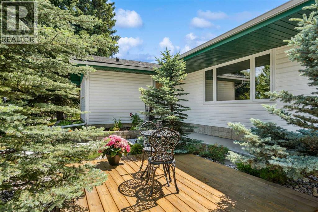 Photo 7 of 343 Canterbury Drive Sw, Calgary AB