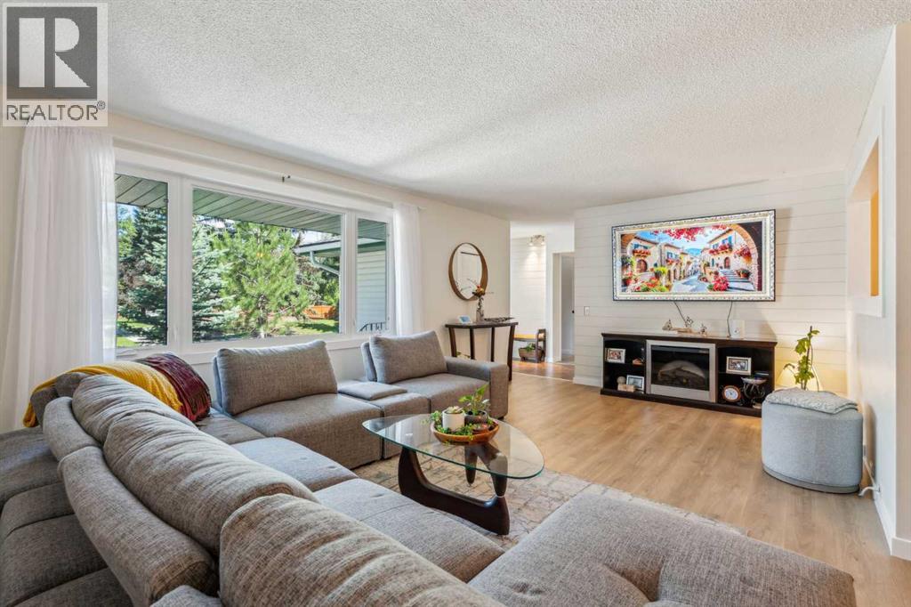 Photo 9 of 343 Canterbury Drive Sw, Calgary AB