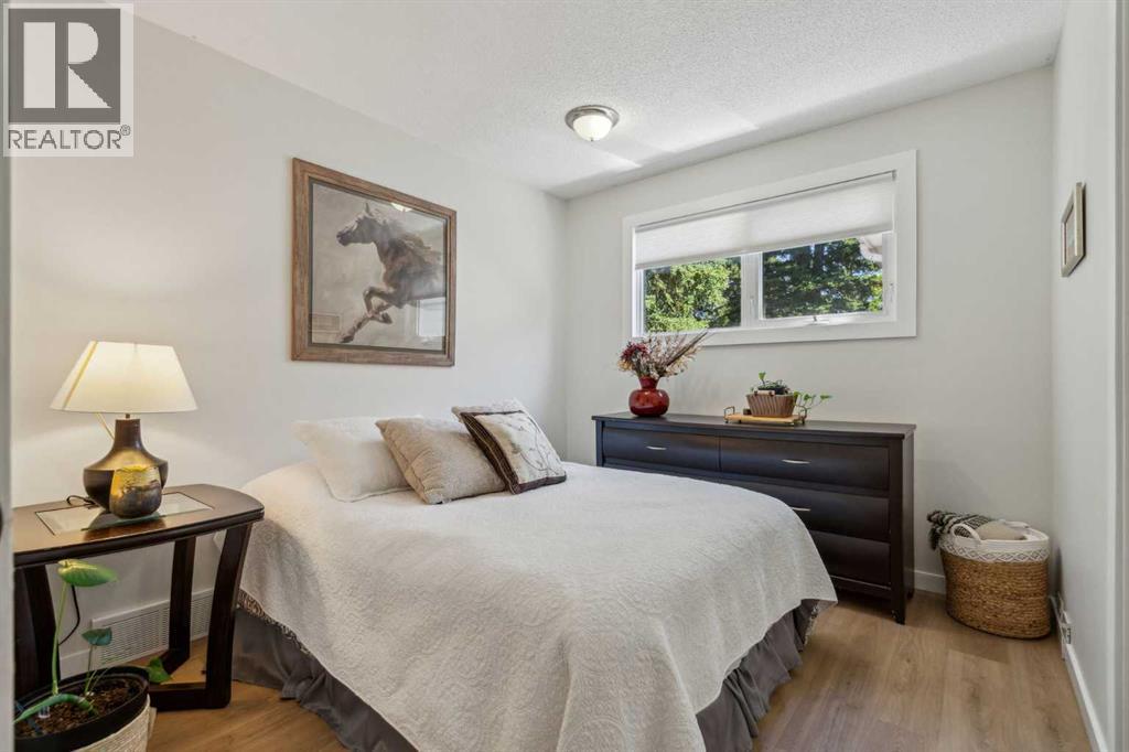 Photo 20 of 343 Canterbury Drive Sw, Calgary AB