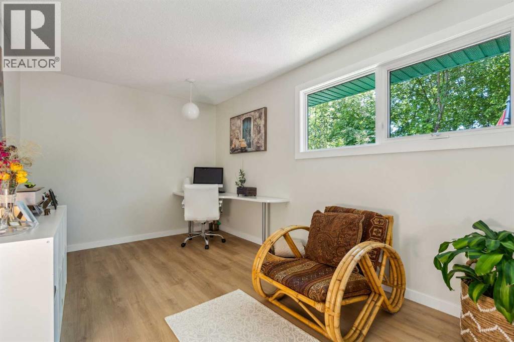 Photo 18 of 343 Canterbury Drive Sw, Calgary AB