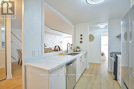 Photo 12 of 713 35 Trailwood Drive, Mississauga ON