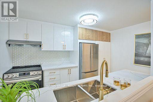 Photo 15 of 713 35 Trailwood Drive, Mississauga ON
