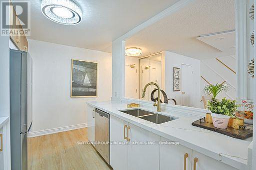 Photo 10 of 713 35 Trailwood Drive, Mississauga ON