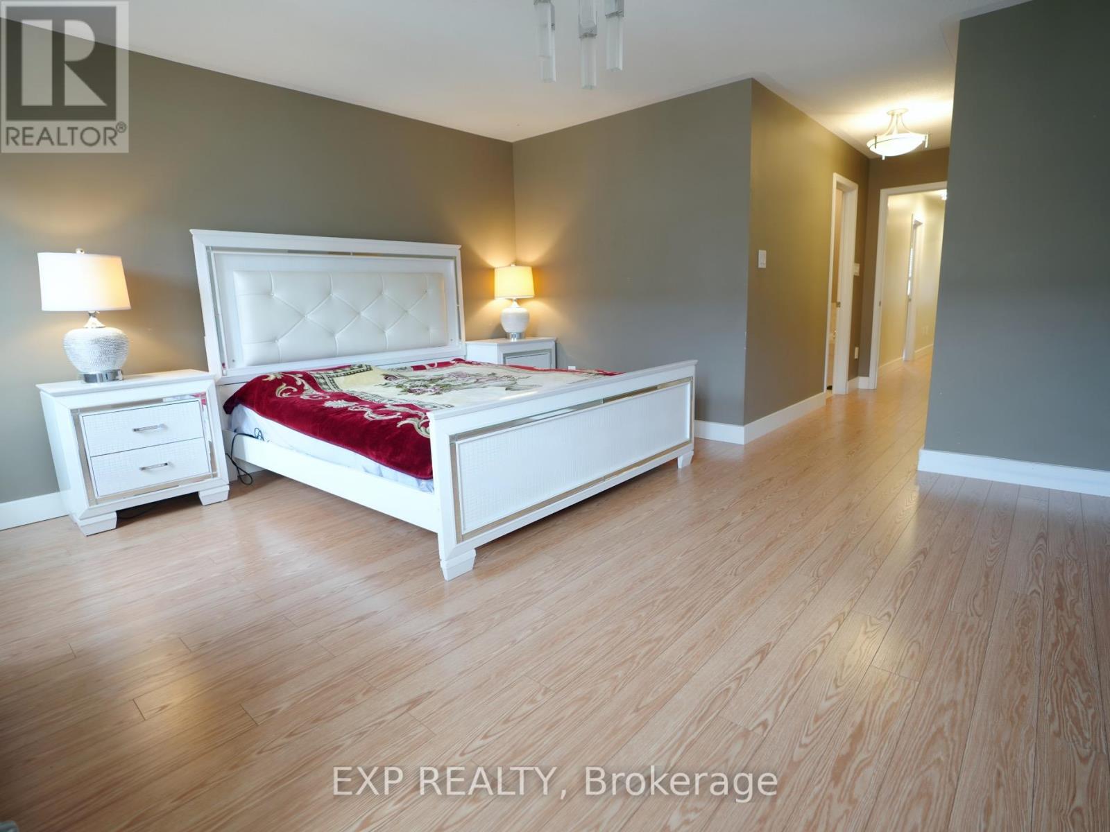 Photo 15 of 16 Coranto Way, Vaughan ON