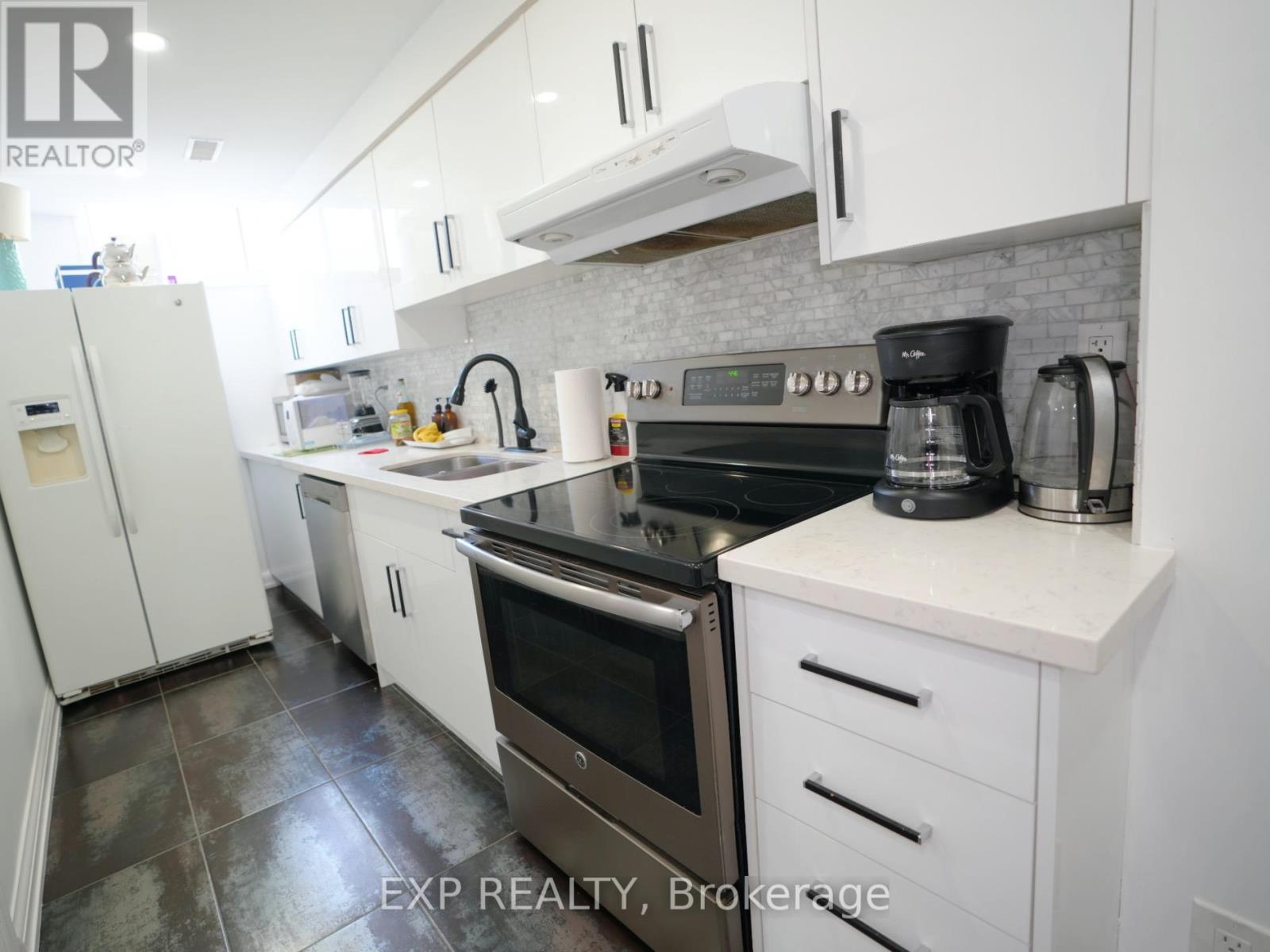 Photo 23 of 16 Coranto Way, Vaughan ON