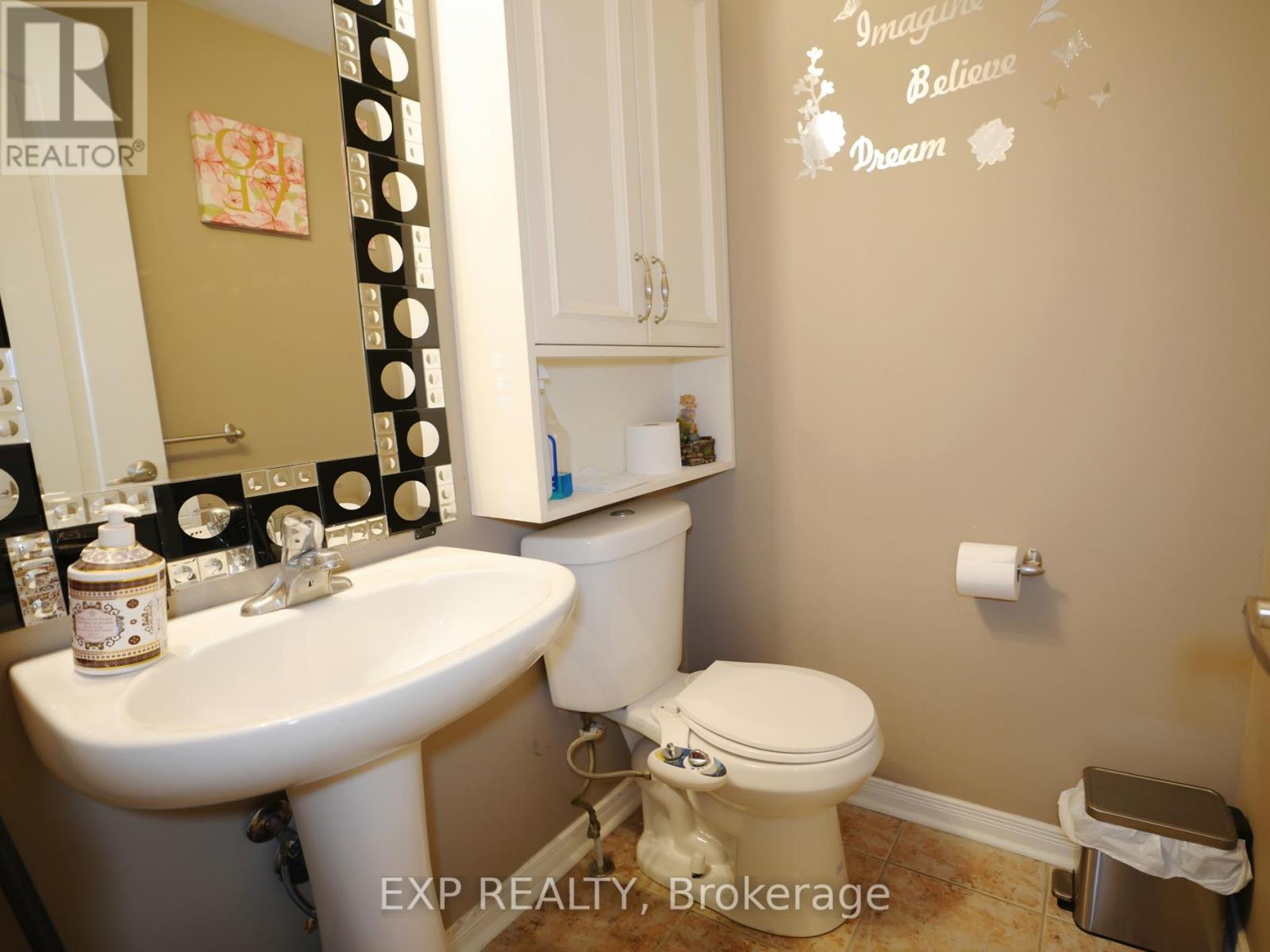 Photo 9 of 16 Coranto Way, Vaughan ON