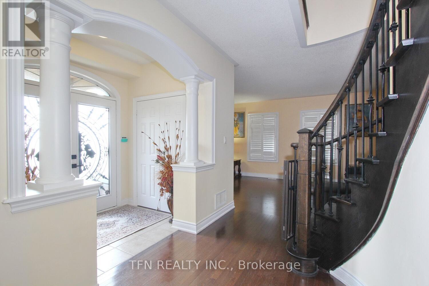 Photo 10 of 1 Beacon Hill Drive, Brampton ON