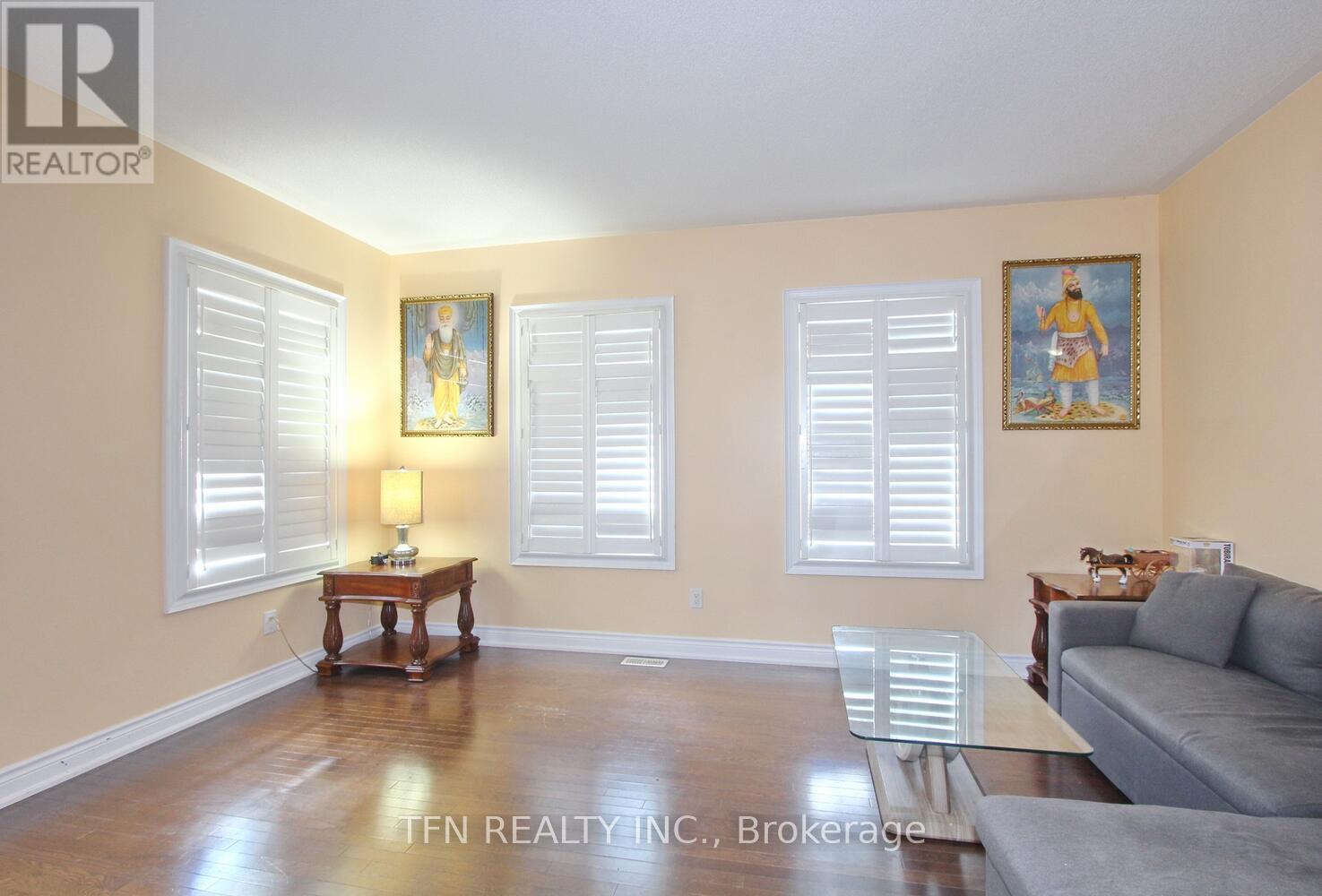 Photo 11 of 1 Beacon Hill Drive, Brampton ON