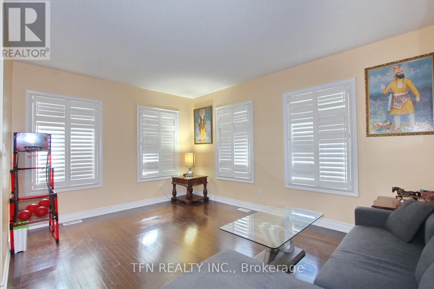 Photo 12 of 1 Beacon Hill Drive, Brampton ON