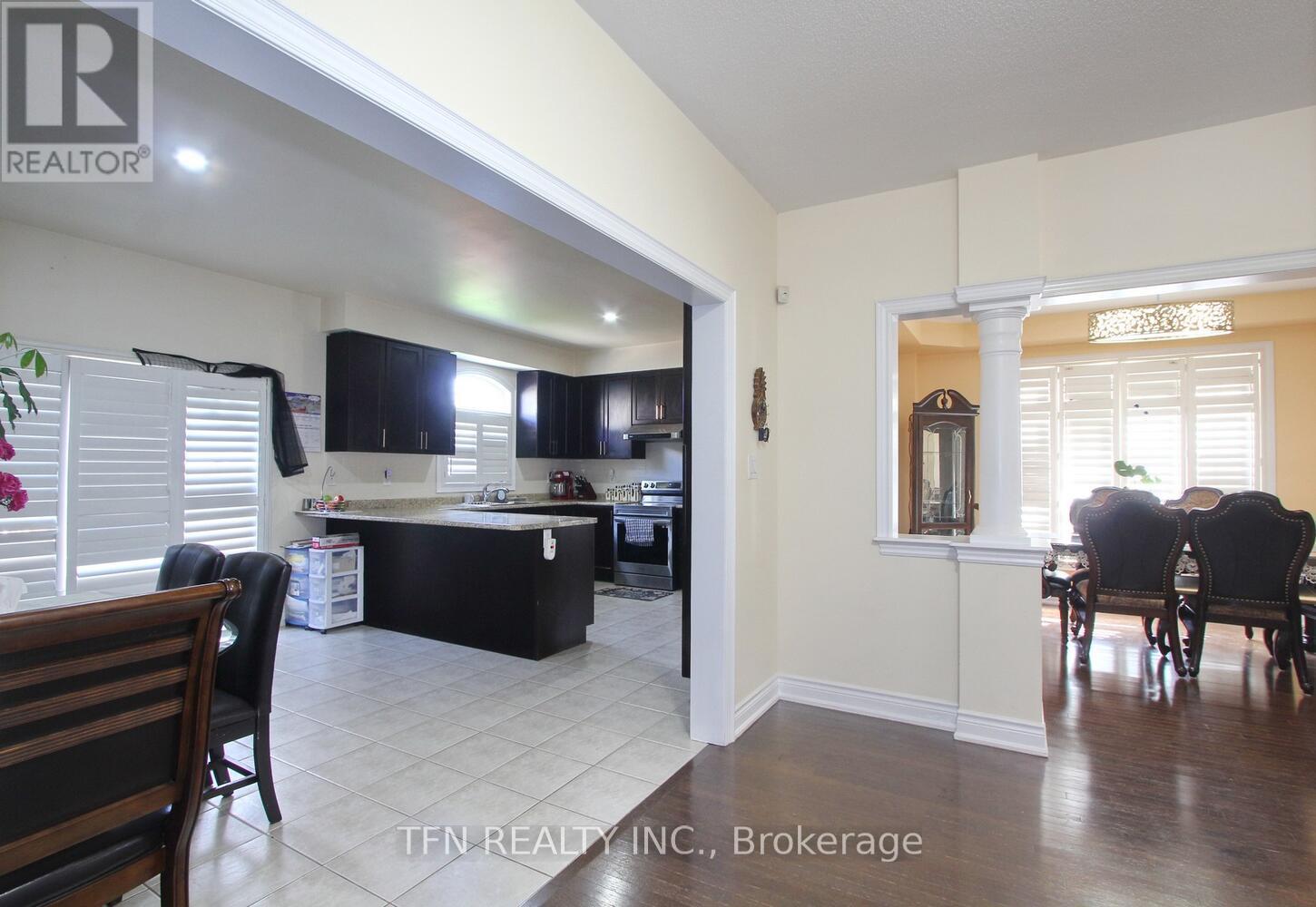 Photo 18 of 1 Beacon Hill Drive, Brampton ON