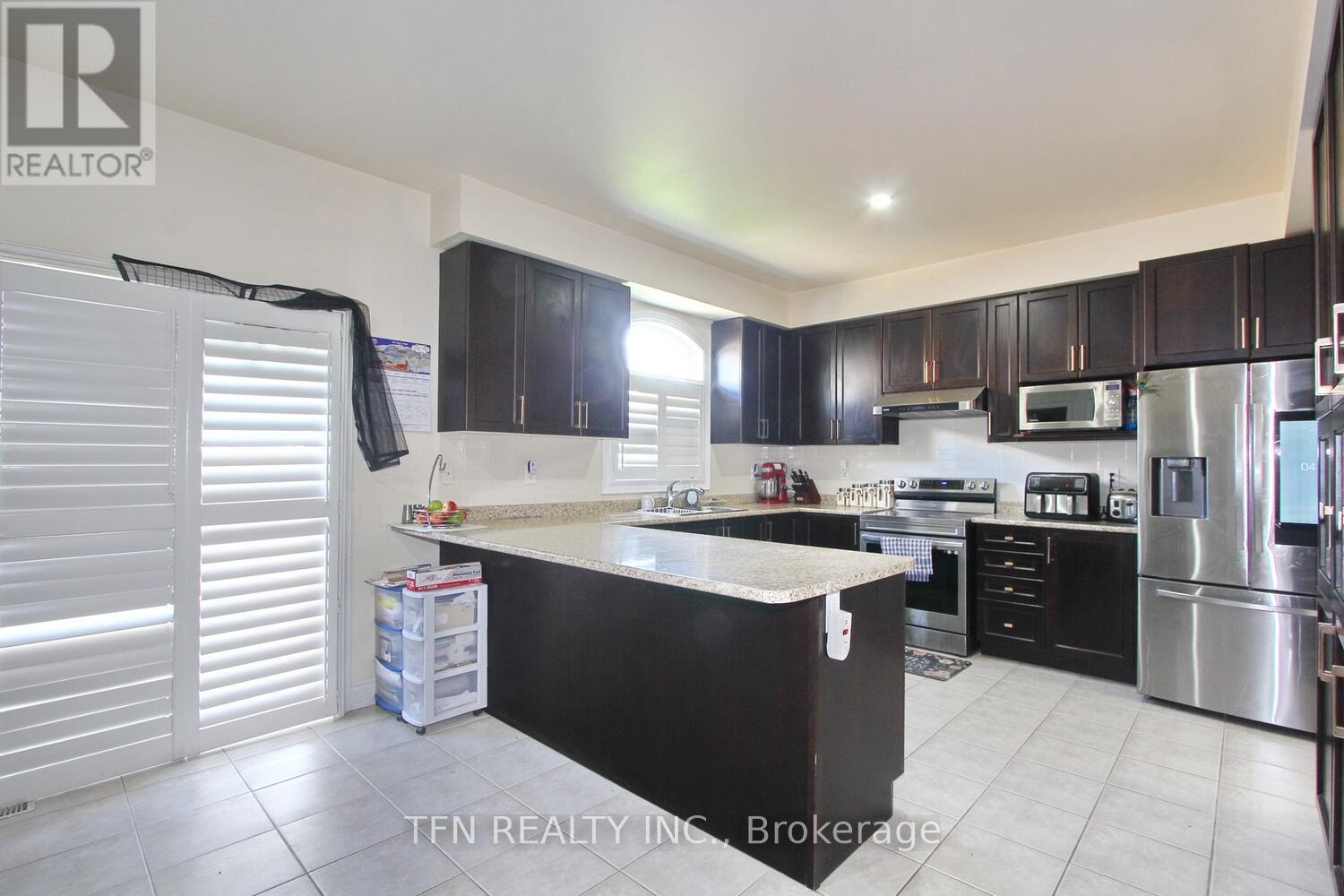 Photo 19 of 1 Beacon Hill Drive, Brampton ON