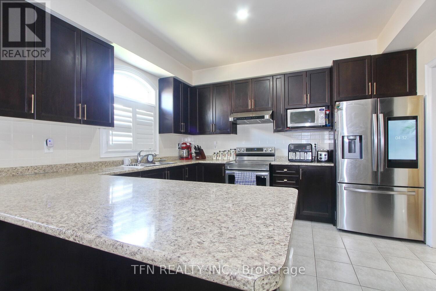 Photo 20 of 1 Beacon Hill Drive, Brampton ON