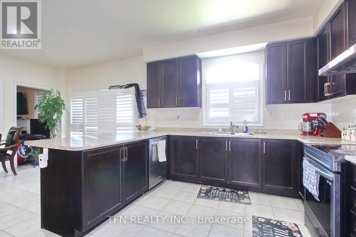 Photo 22 of 1 Beacon Hill Drive, Brampton ON