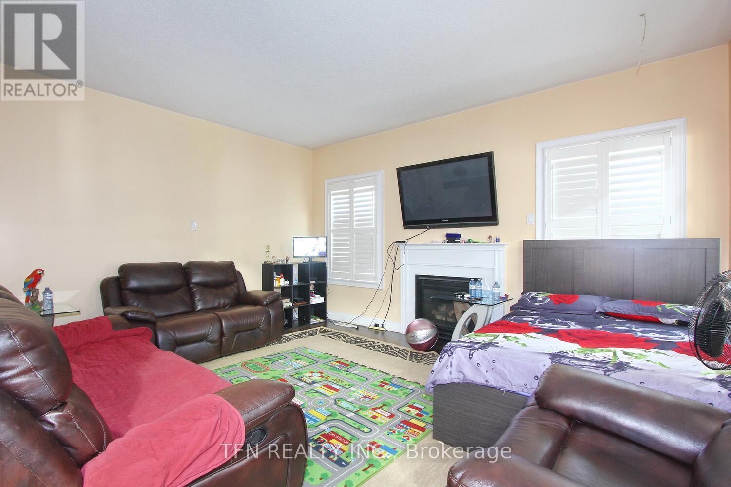 Photo 24 of 1 Beacon Hill Drive, Brampton ON