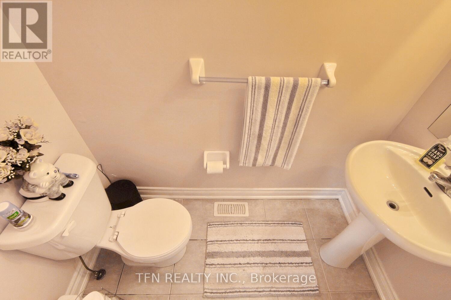 Photo 26 of 1 Beacon Hill Drive, Brampton ON