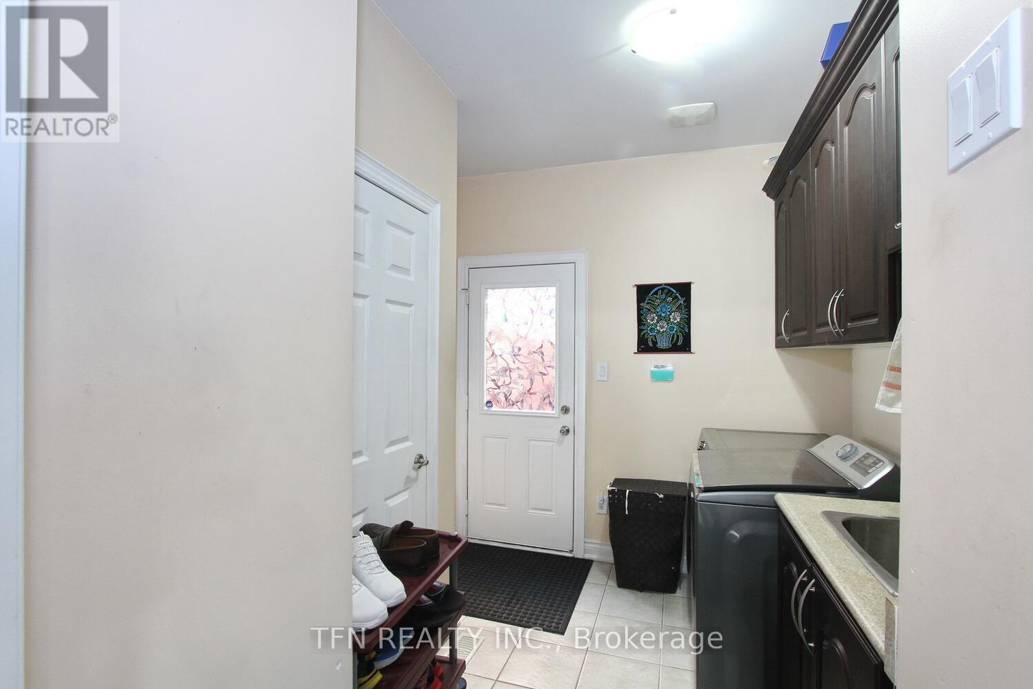 Photo 27 of 1 Beacon Hill Drive, Brampton ON