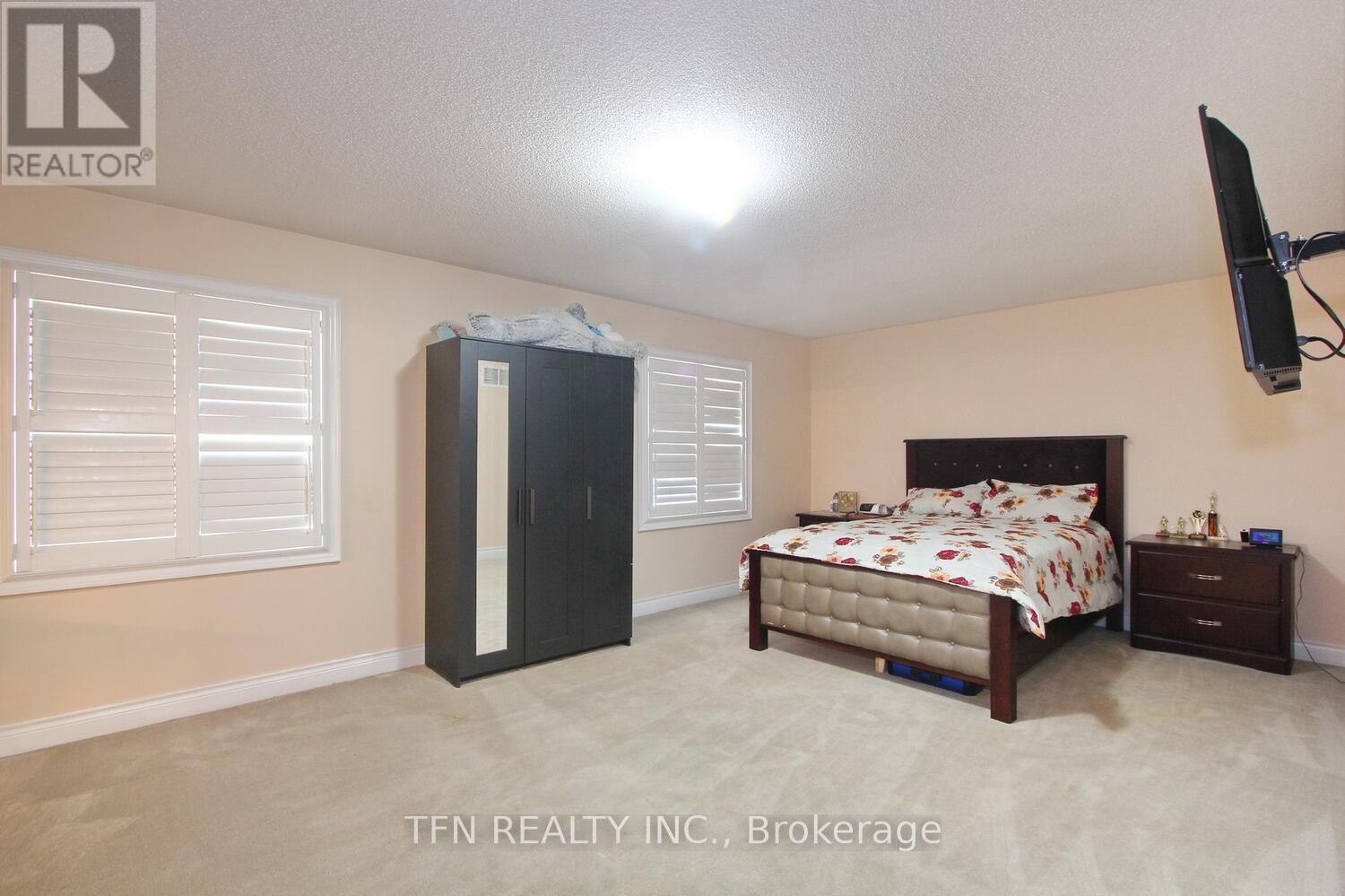 Photo 28 of 1 Beacon Hill Drive, Brampton ON