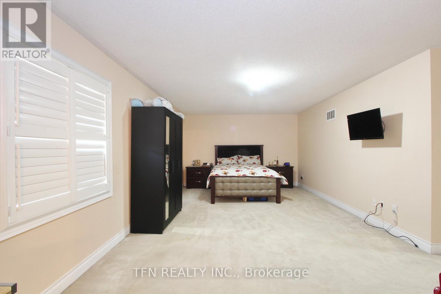 Photo 29 of 1 Beacon Hill Drive, Brampton ON