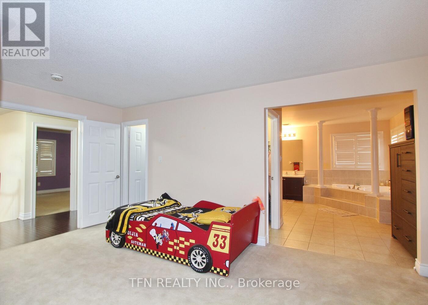 Photo 30 of 1 Beacon Hill Drive, Brampton ON