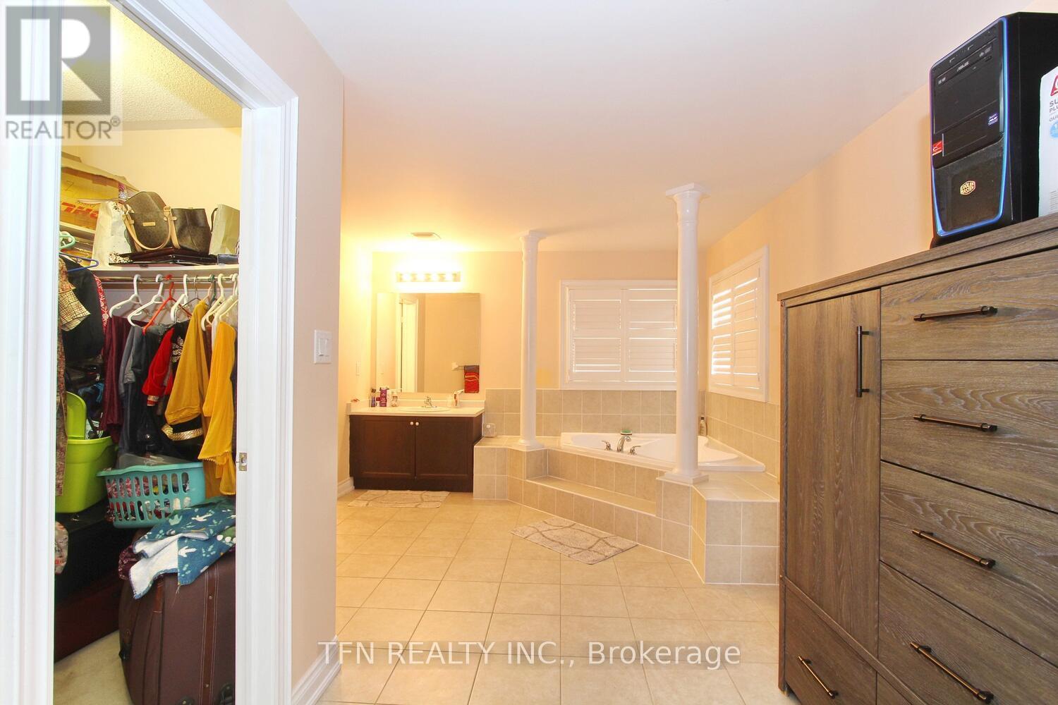 Photo 31 of 1 Beacon Hill Drive, Brampton ON