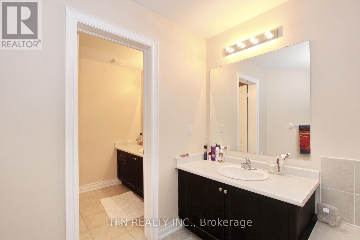 Photo 33 of 1 Beacon Hill Drive, Brampton ON