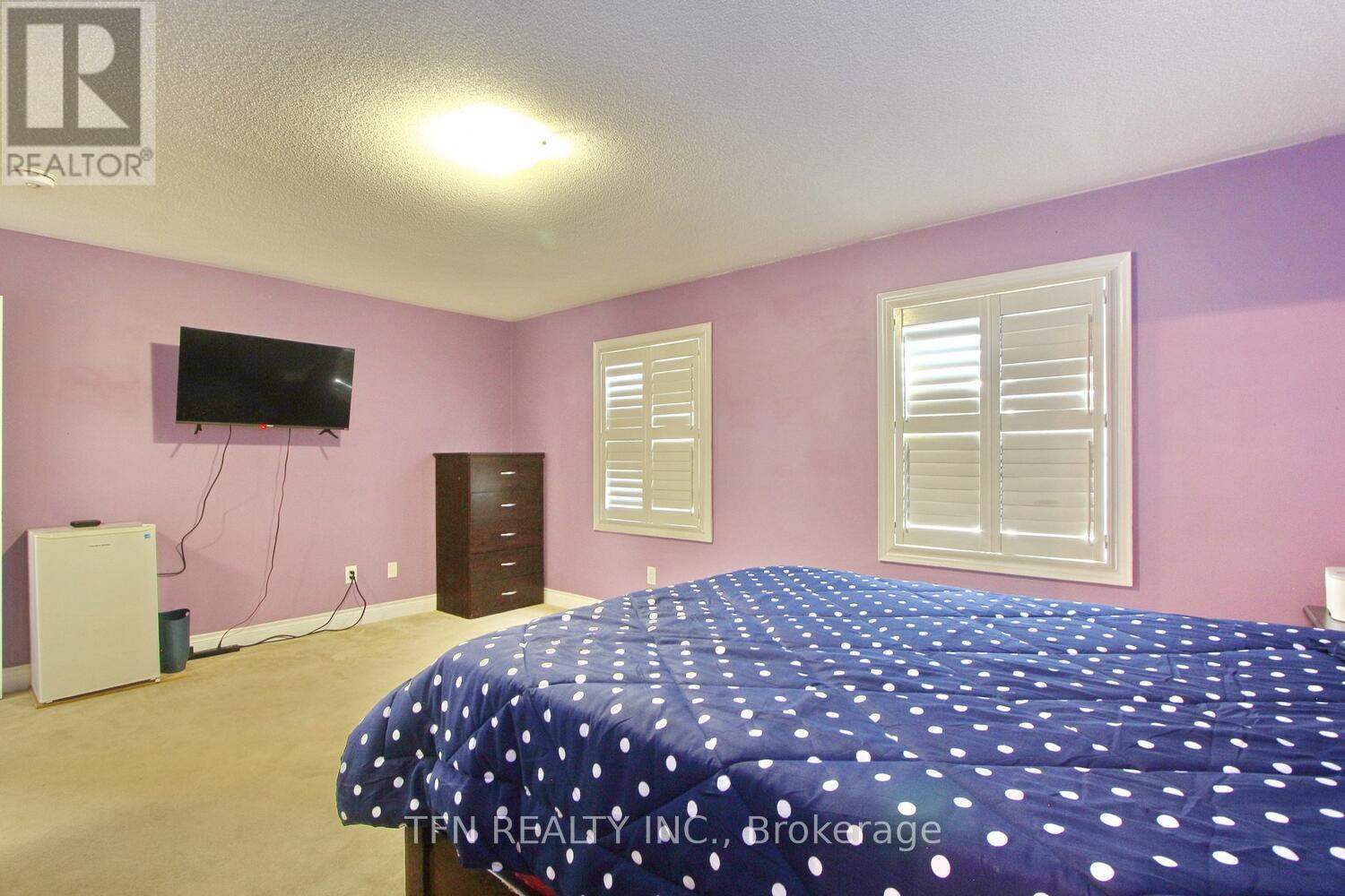 Photo 35 of 1 Beacon Hill Drive, Brampton ON