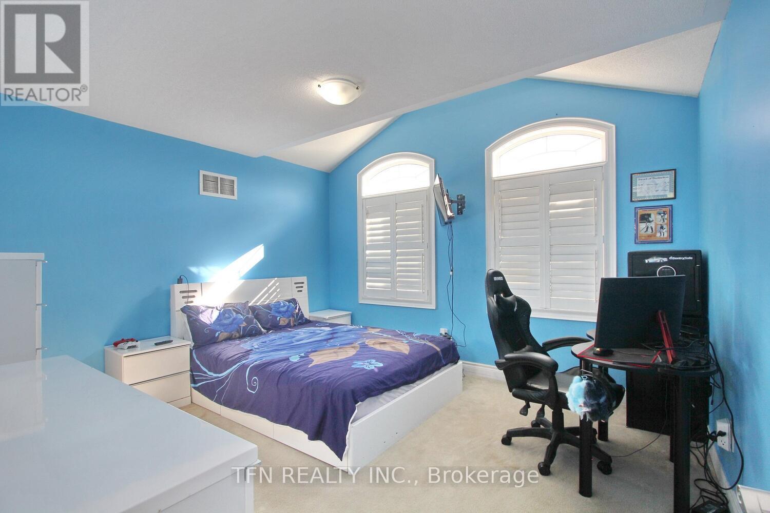 Photo 36 of 1 Beacon Hill Drive, Brampton ON