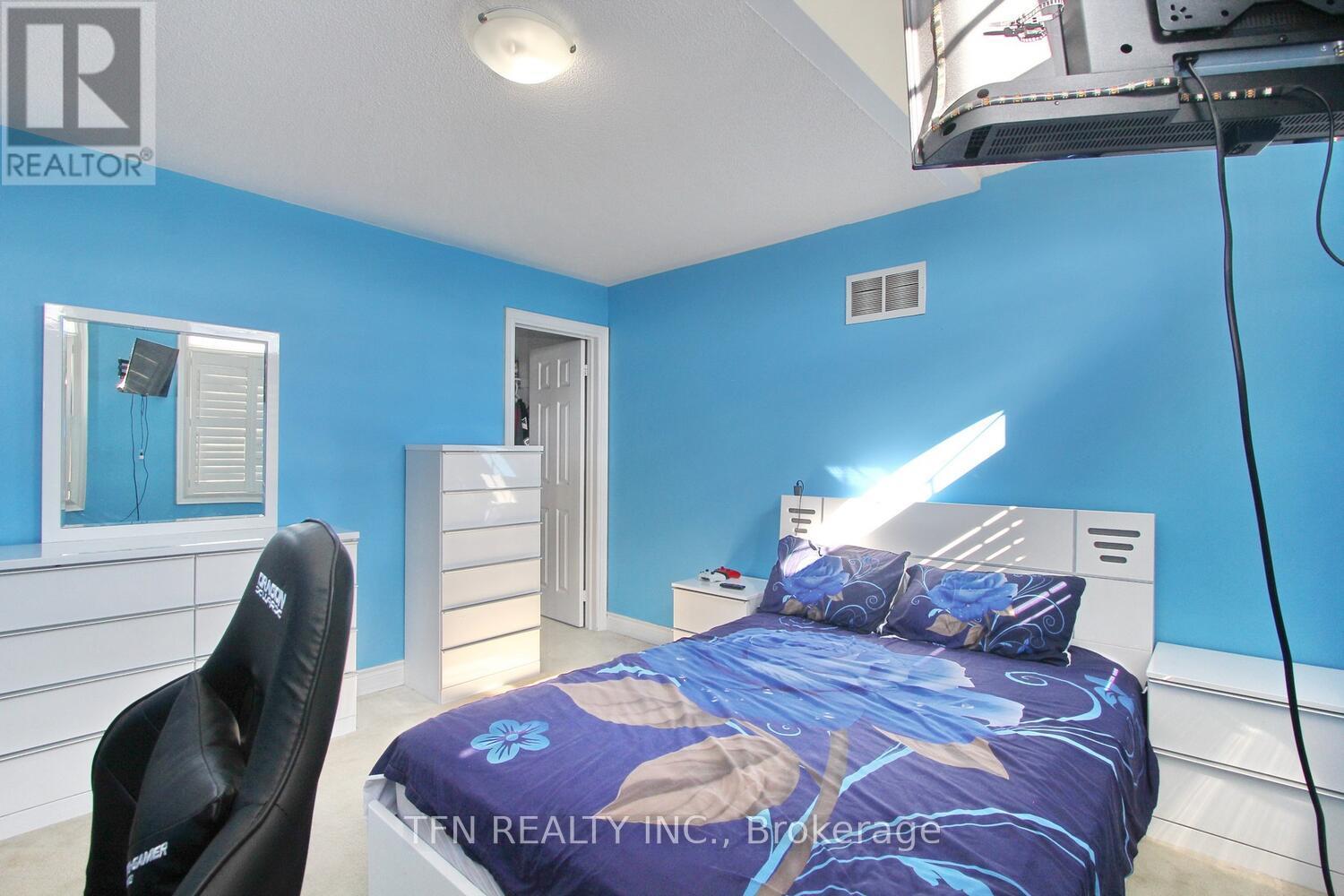 Photo 37 of 1 Beacon Hill Drive, Brampton ON