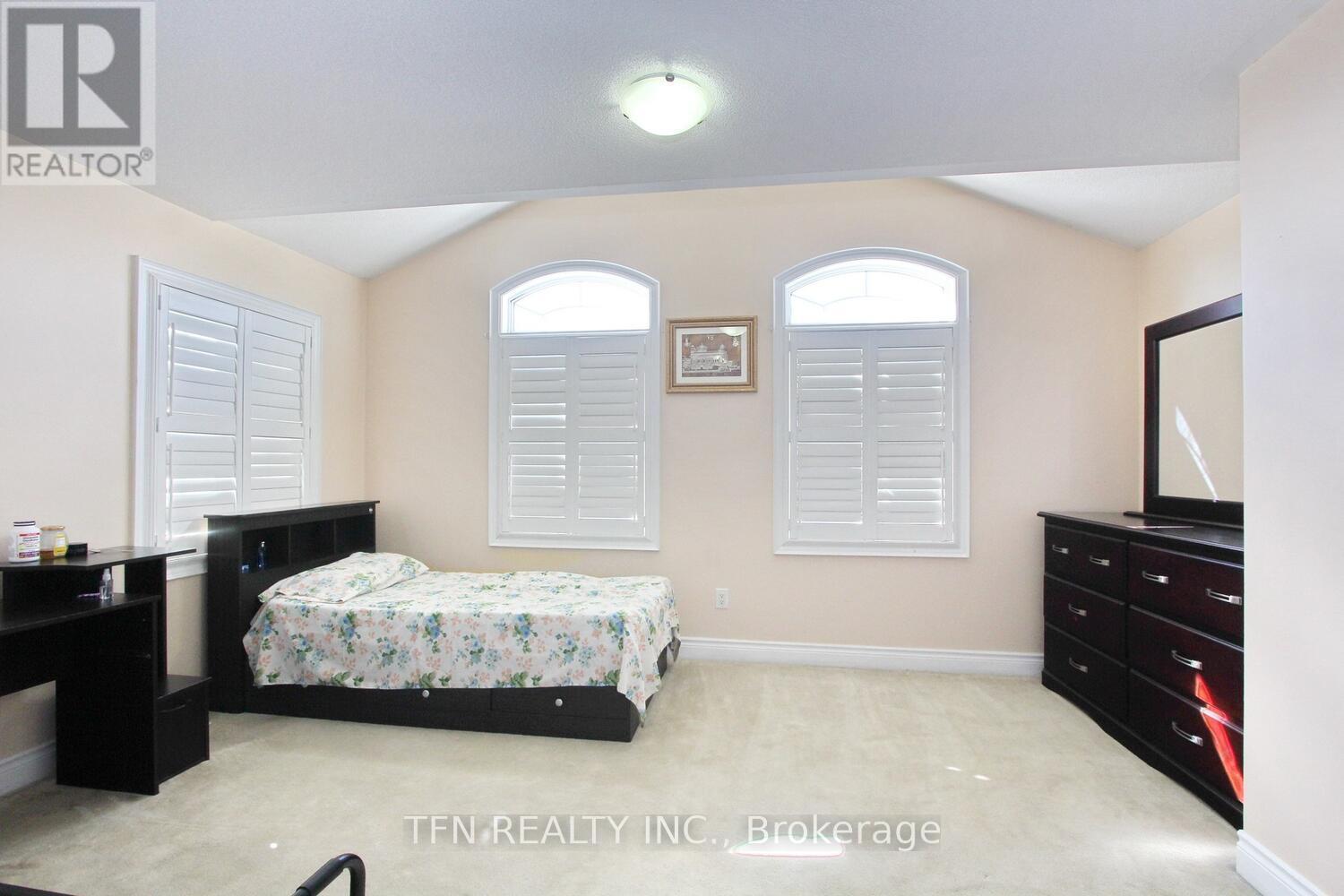 Photo 39 of 1 Beacon Hill Drive, Brampton ON
