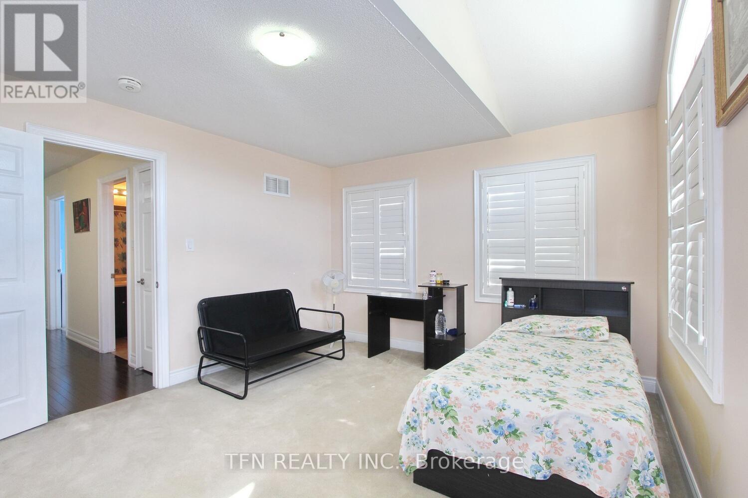 Photo 40 of 1 Beacon Hill Drive, Brampton ON