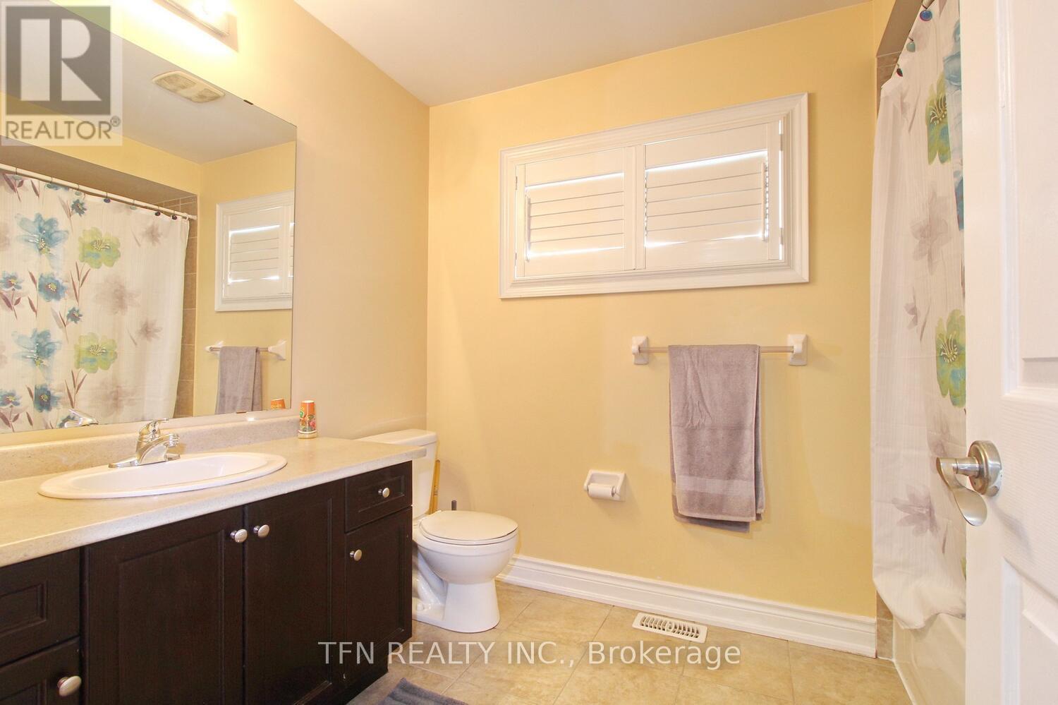 Photo 41 of 1 Beacon Hill Drive, Brampton ON
