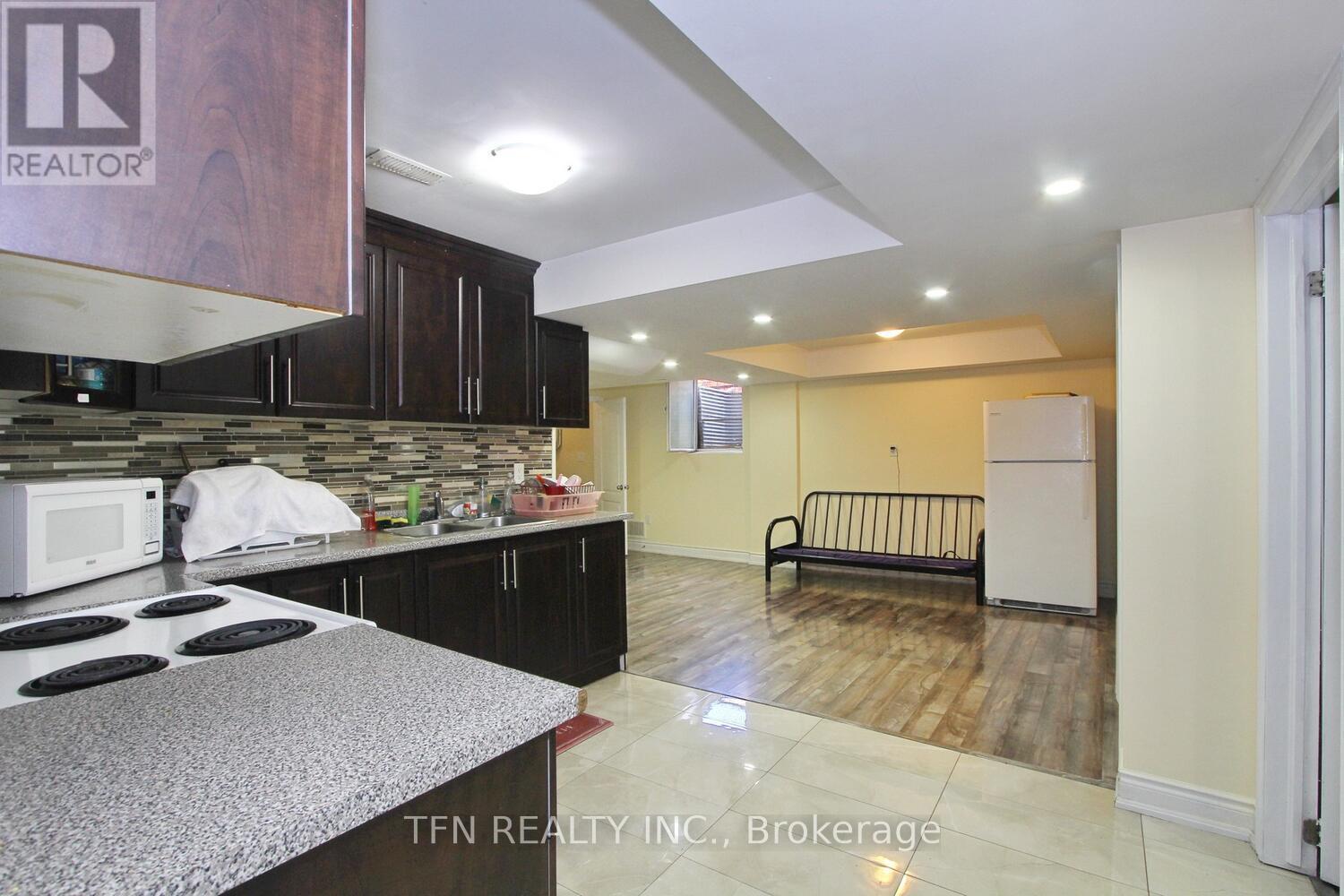 Photo 43 of 1 Beacon Hill Drive, Brampton ON