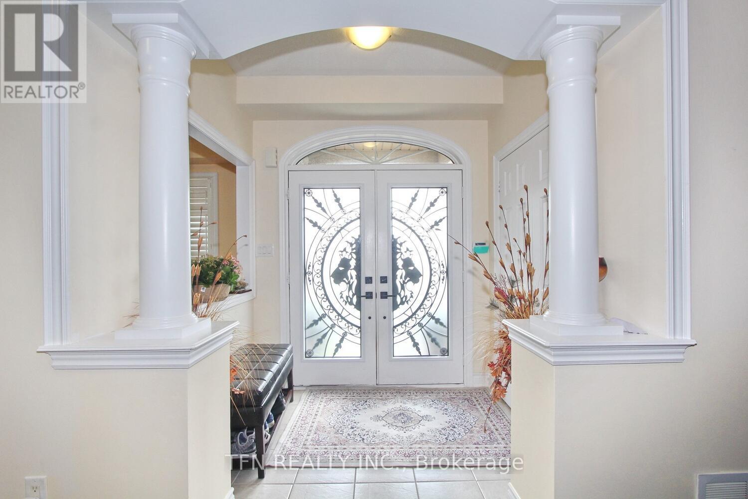 Photo 9 of 1 Beacon Hill Drive, Brampton ON