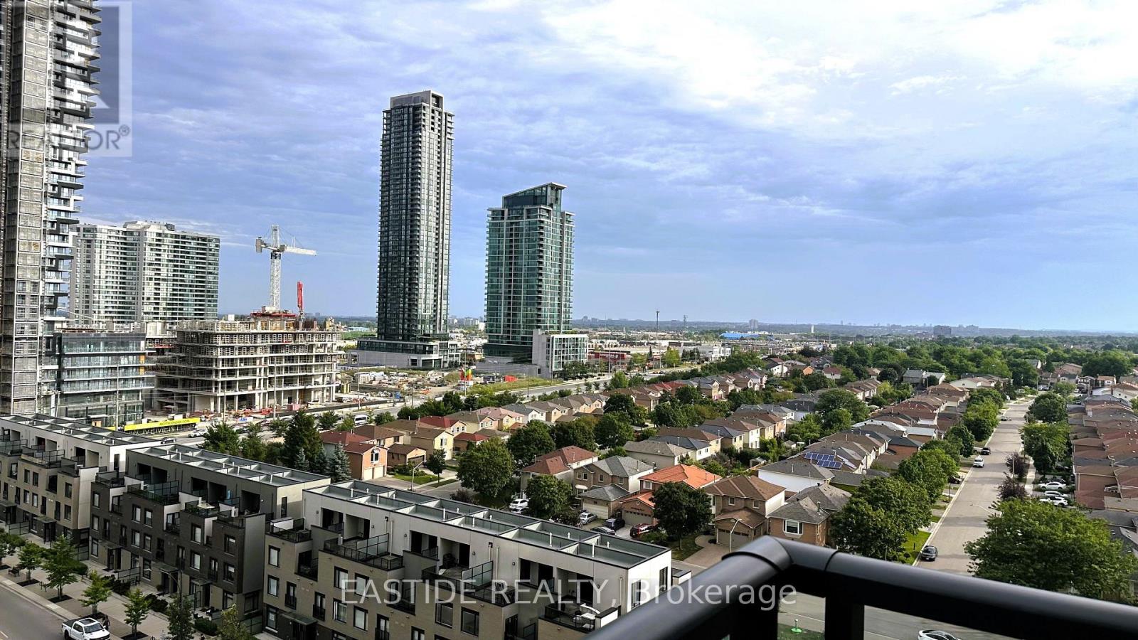 Photo 13 of 1019 4055 Parkside Village Drive, Mississauga ON