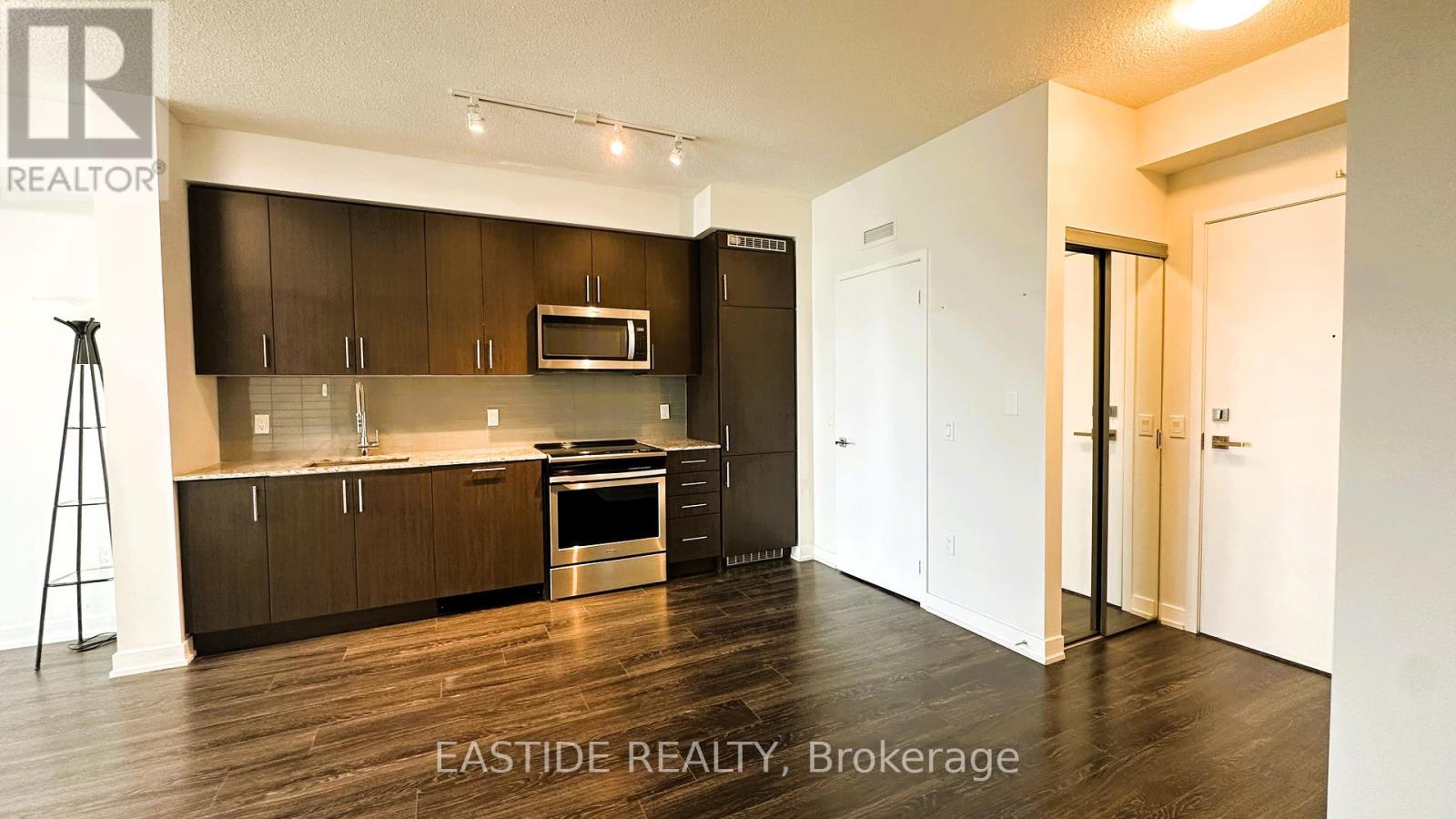 Photo 7 of 1019 4055 Parkside Village Drive, Mississauga ON