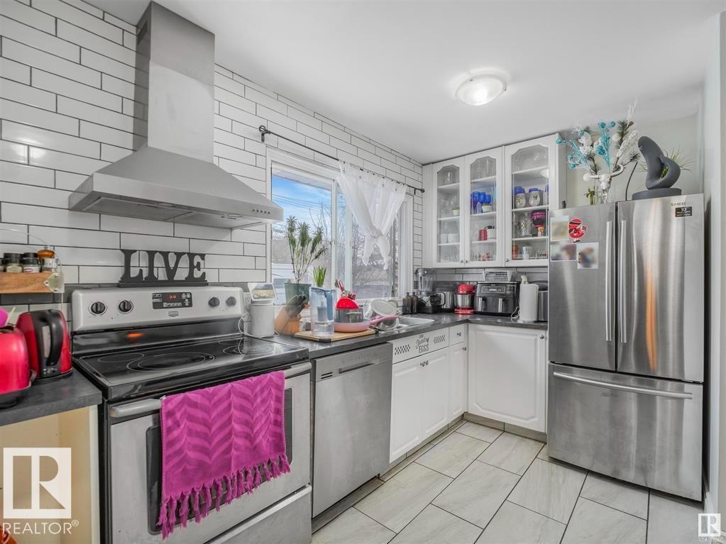 Photo 7 of 9524 129 A Av Nw, Edmonton AB