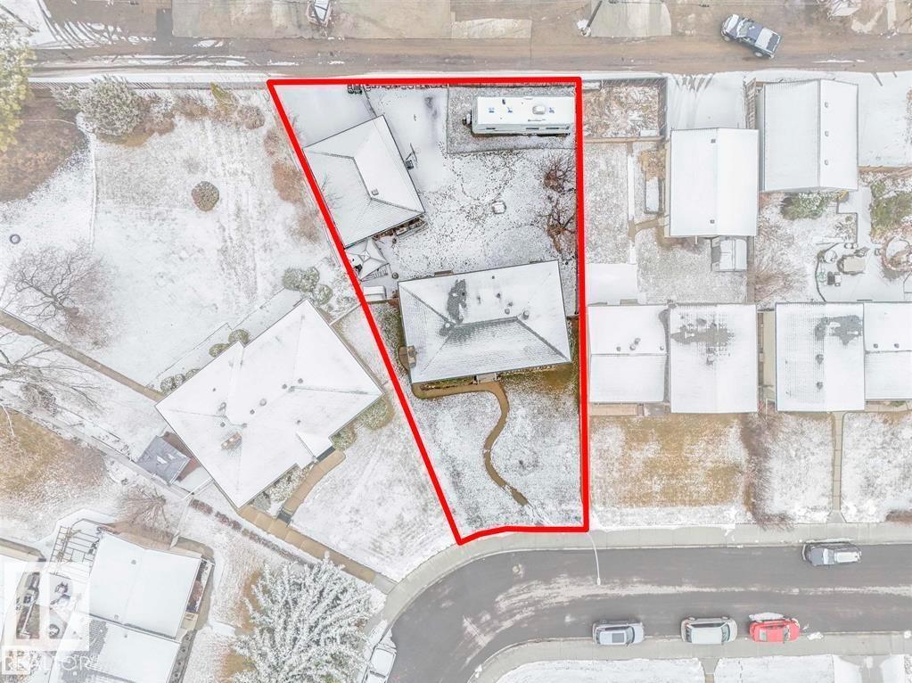 Photo 8 of 9524 129 A Av Nw, Edmonton AB
