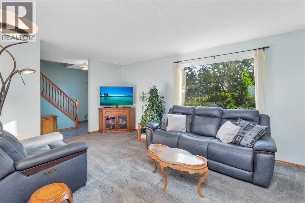 Photo 6 of 56 Lakeview Crescent, Sylvan Lake AB