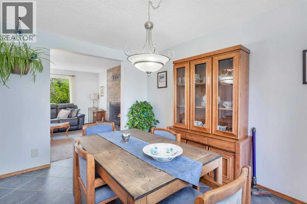 Photo 10 of 56 Lakeview Crescent, Sylvan Lake AB