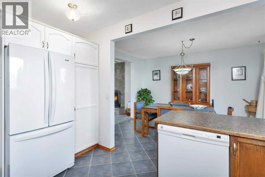 Photo 15 of 56 Lakeview Crescent, Sylvan Lake AB