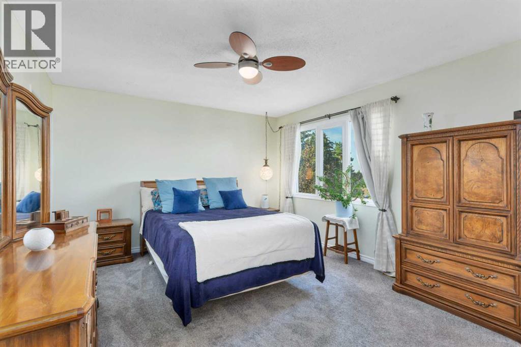 Photo 19 of 56 Lakeview Crescent, Sylvan Lake AB