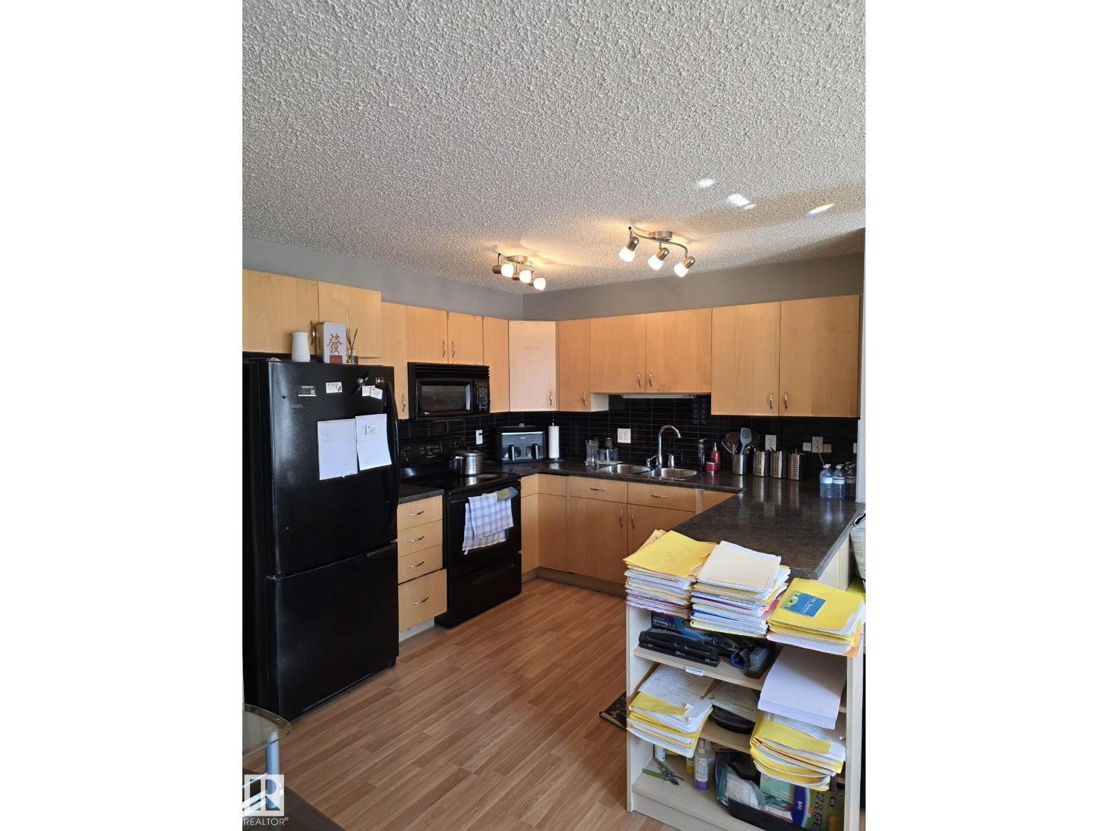 Photo 5 of 11 6304 Sandin Wy Nw, Edmonton AB